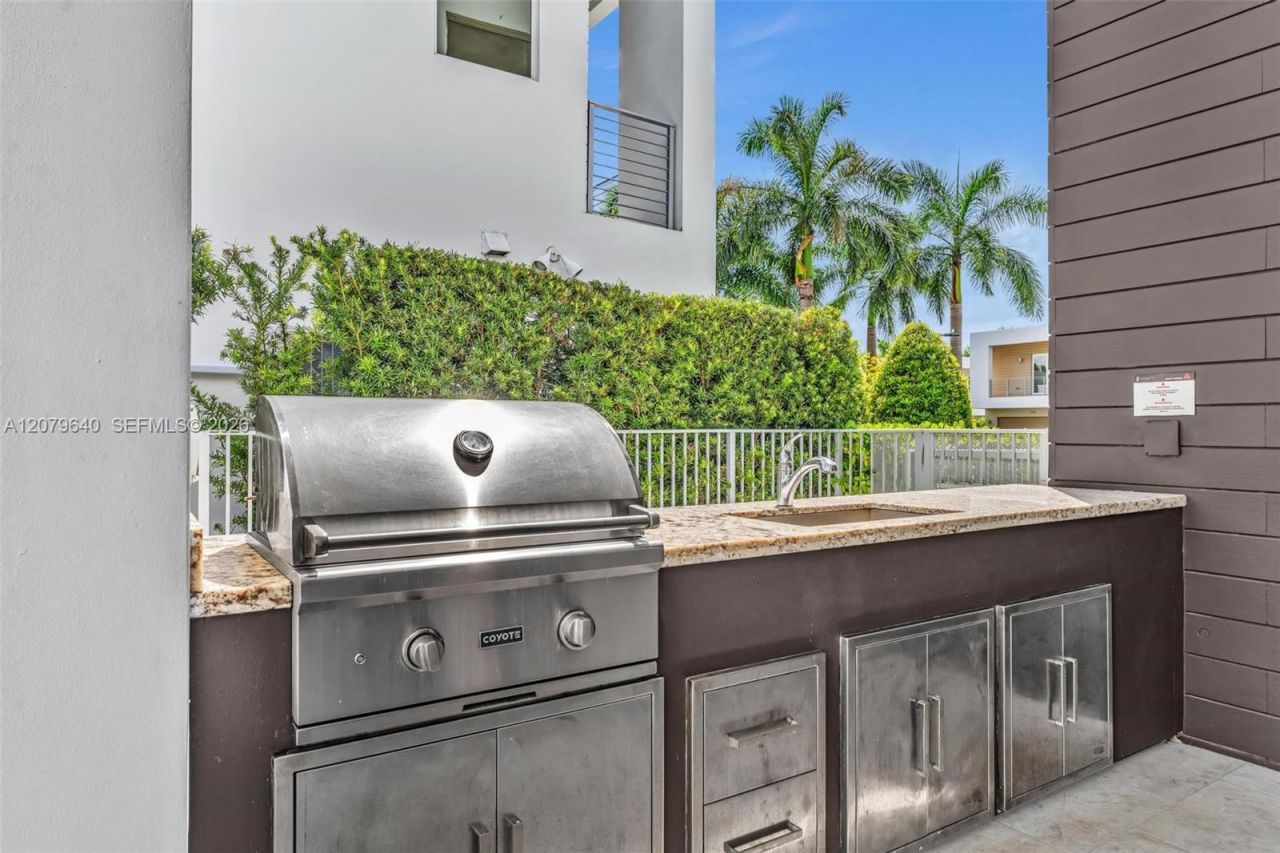 9870 NW 74th Ter, Doral, FL 33178 Photo