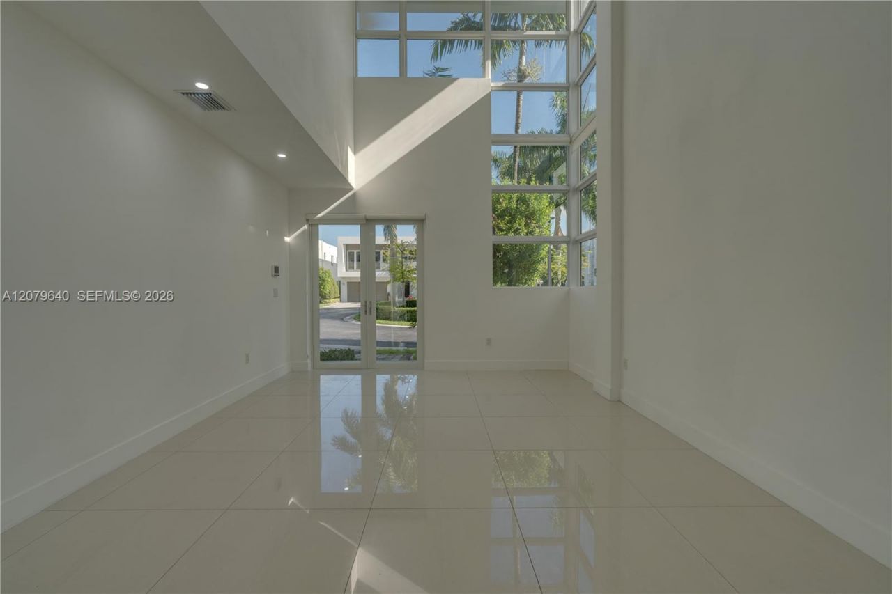 9870 NW 74th Ter, Doral, FL 33178 Photo