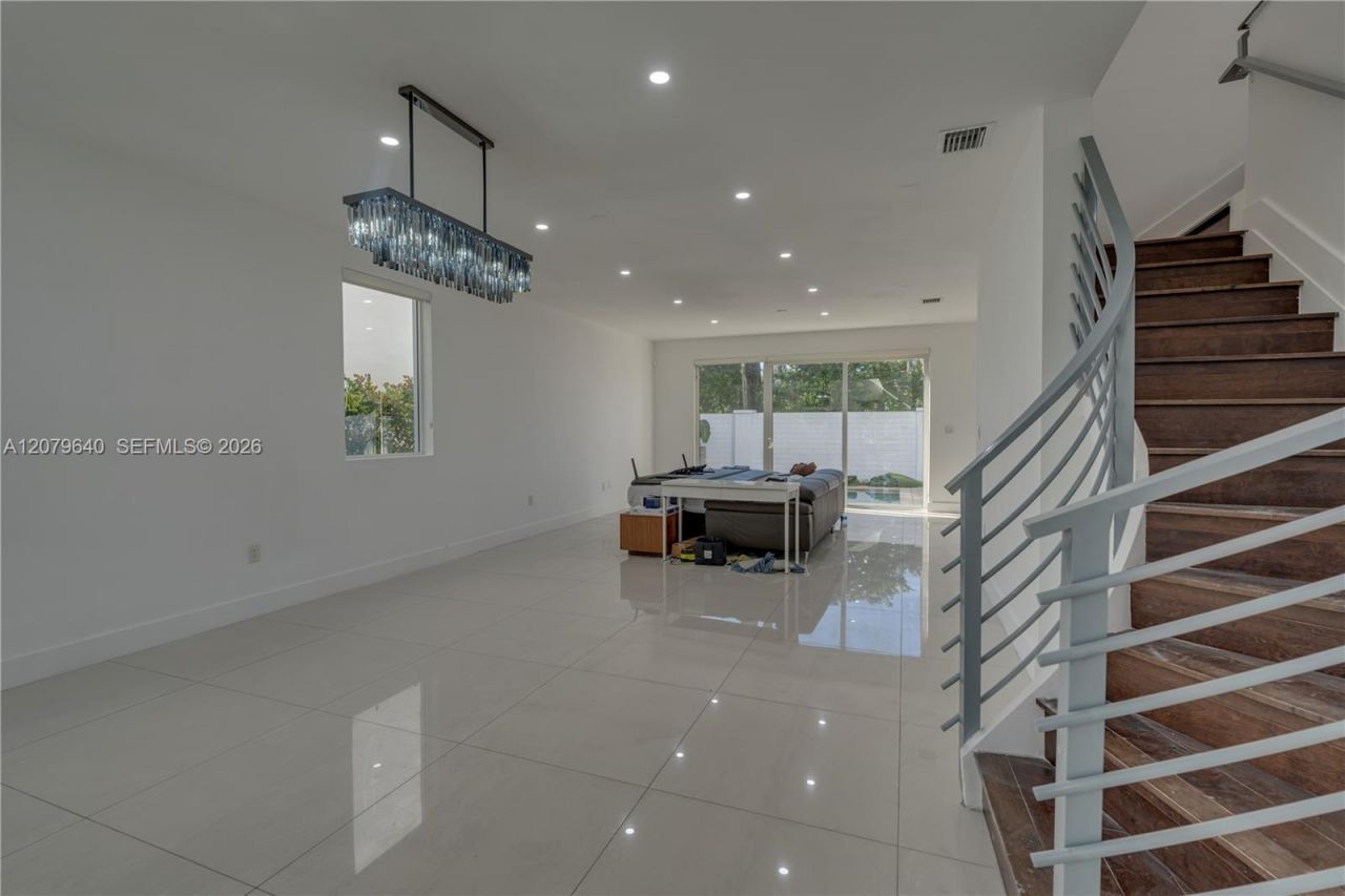 9870 NW 74th Ter, Doral, FL 33178 Photo
