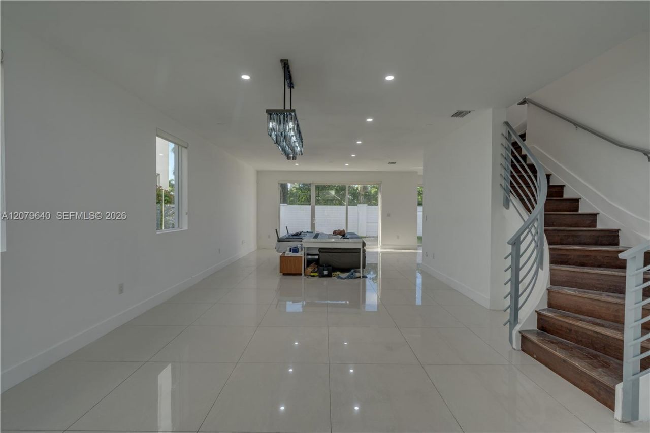 9870 NW 74th Ter, Doral, FL 33178 Photo