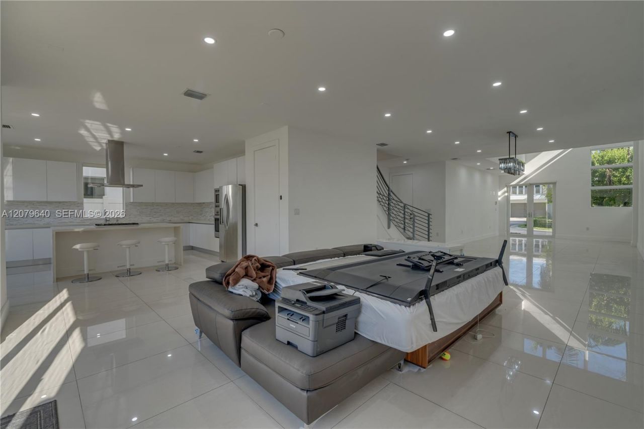 9870 NW 74th Ter, Doral, FL 33178 Photo