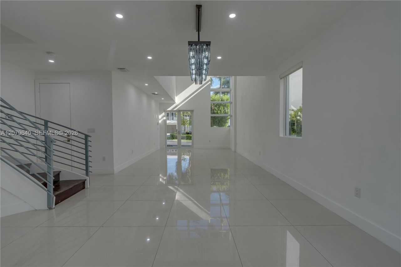 9870 NW 74th Ter, Doral, FL 33178 Photo