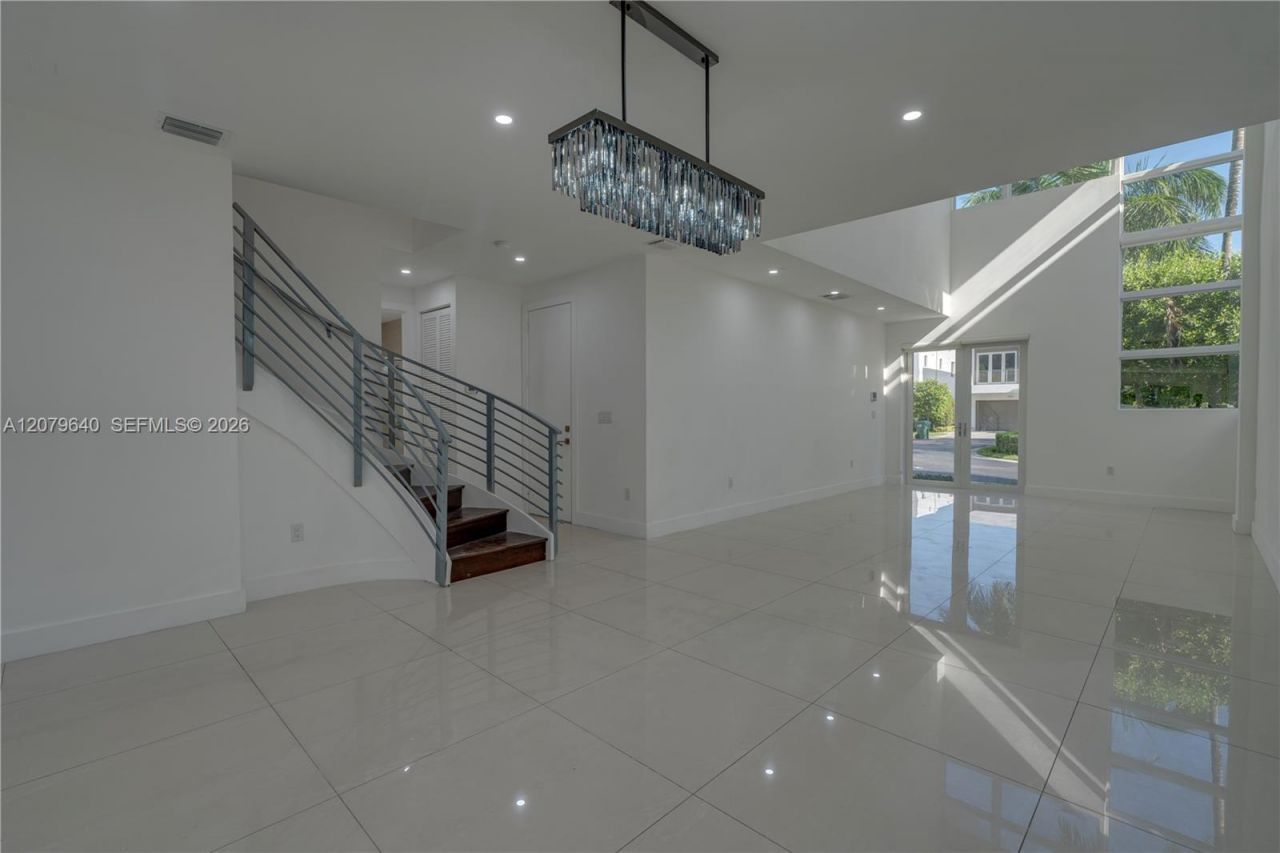 9870 NW 74th Ter, Doral, FL 33178 Photo