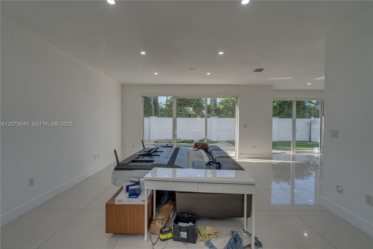 9870 NW 74th Ter, Doral, FL 33178 Photo