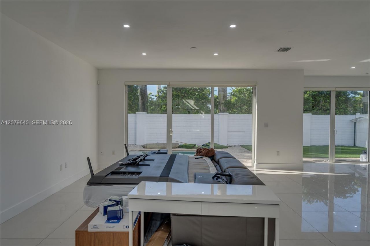 9870 NW 74th Ter, Doral, FL 33178 Photo
