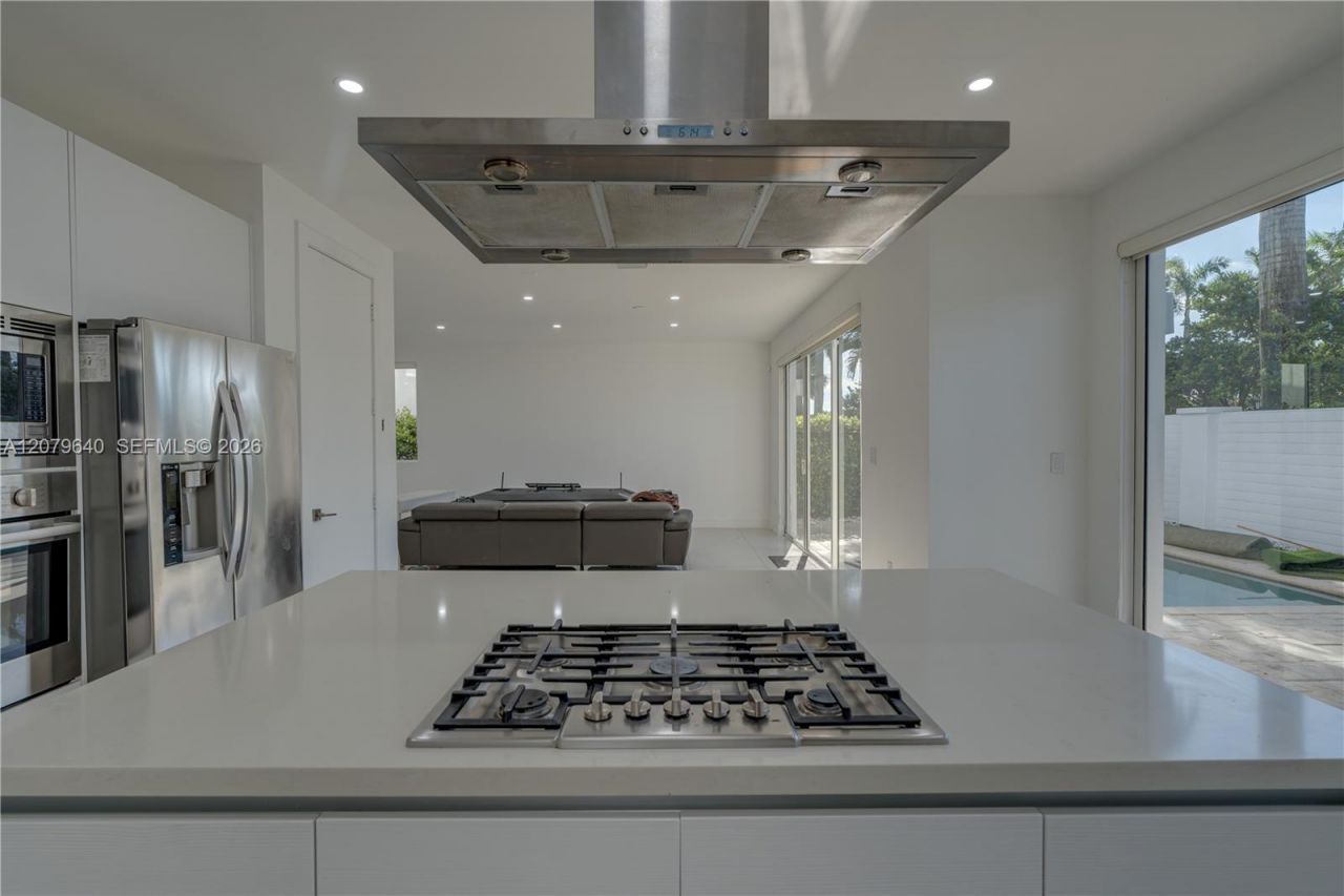 9870 NW 74th Ter, Doral, FL 33178 Photo