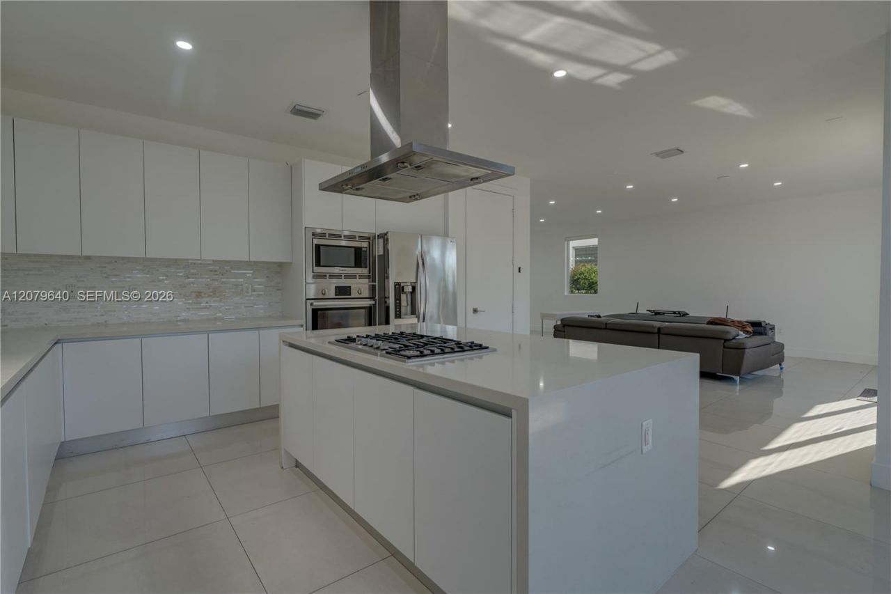 9870 NW 74th Ter, Doral, FL 33178 Photo