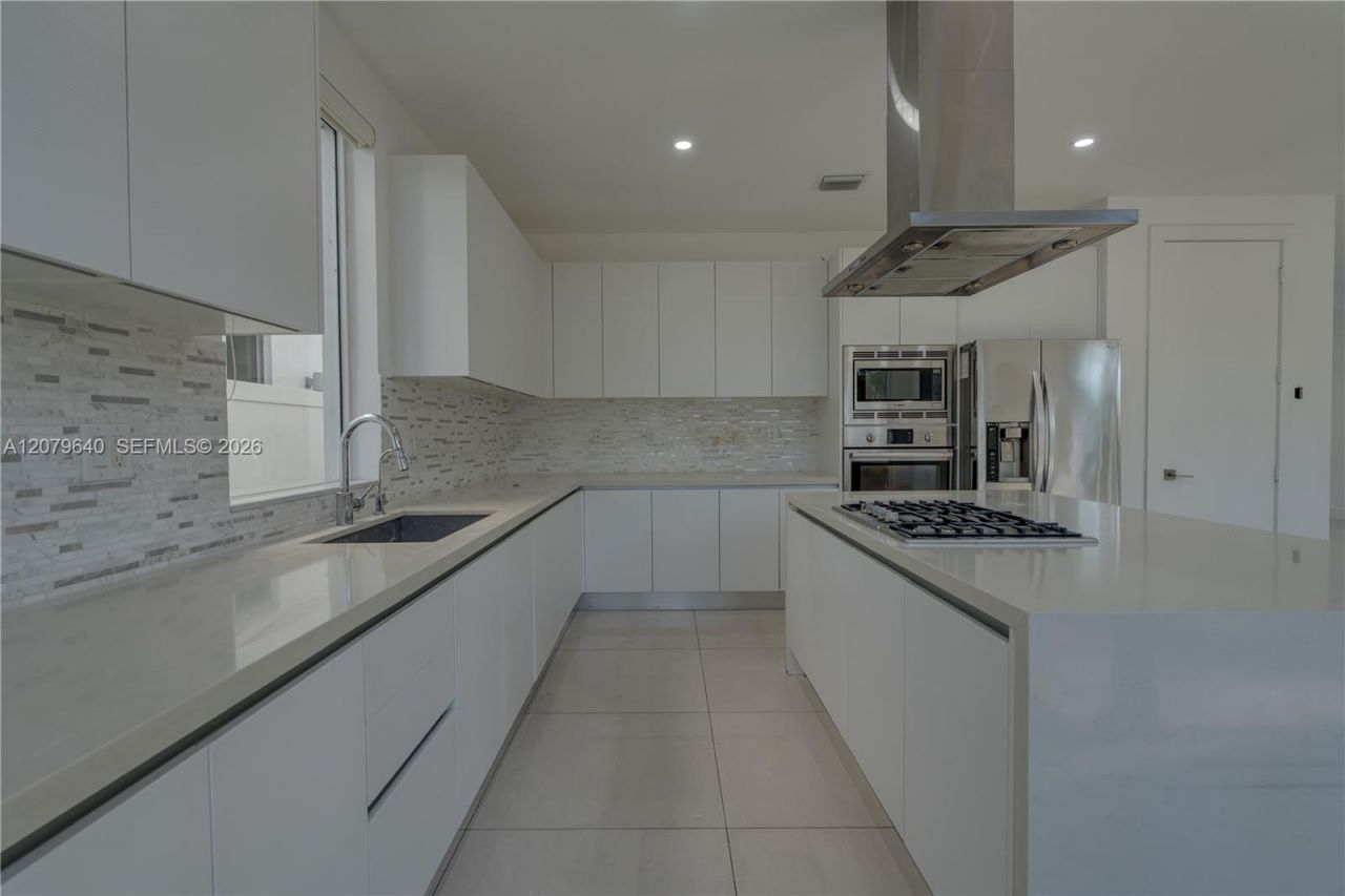 9870 NW 74th Ter, Doral, FL 33178 Photo