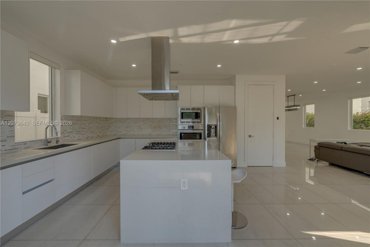 9870 NW 74th Ter, Doral, FL 33178 Photo