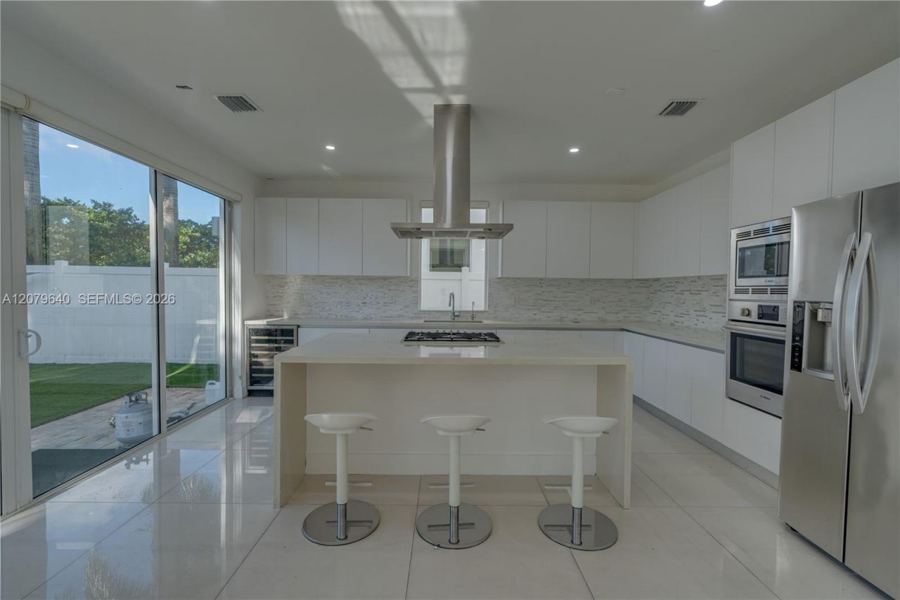 9870 NW 74th Ter, Doral, FL 33178 Photo