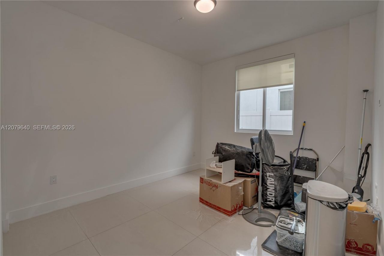 9870 NW 74th Ter, Doral, FL 33178 Photo