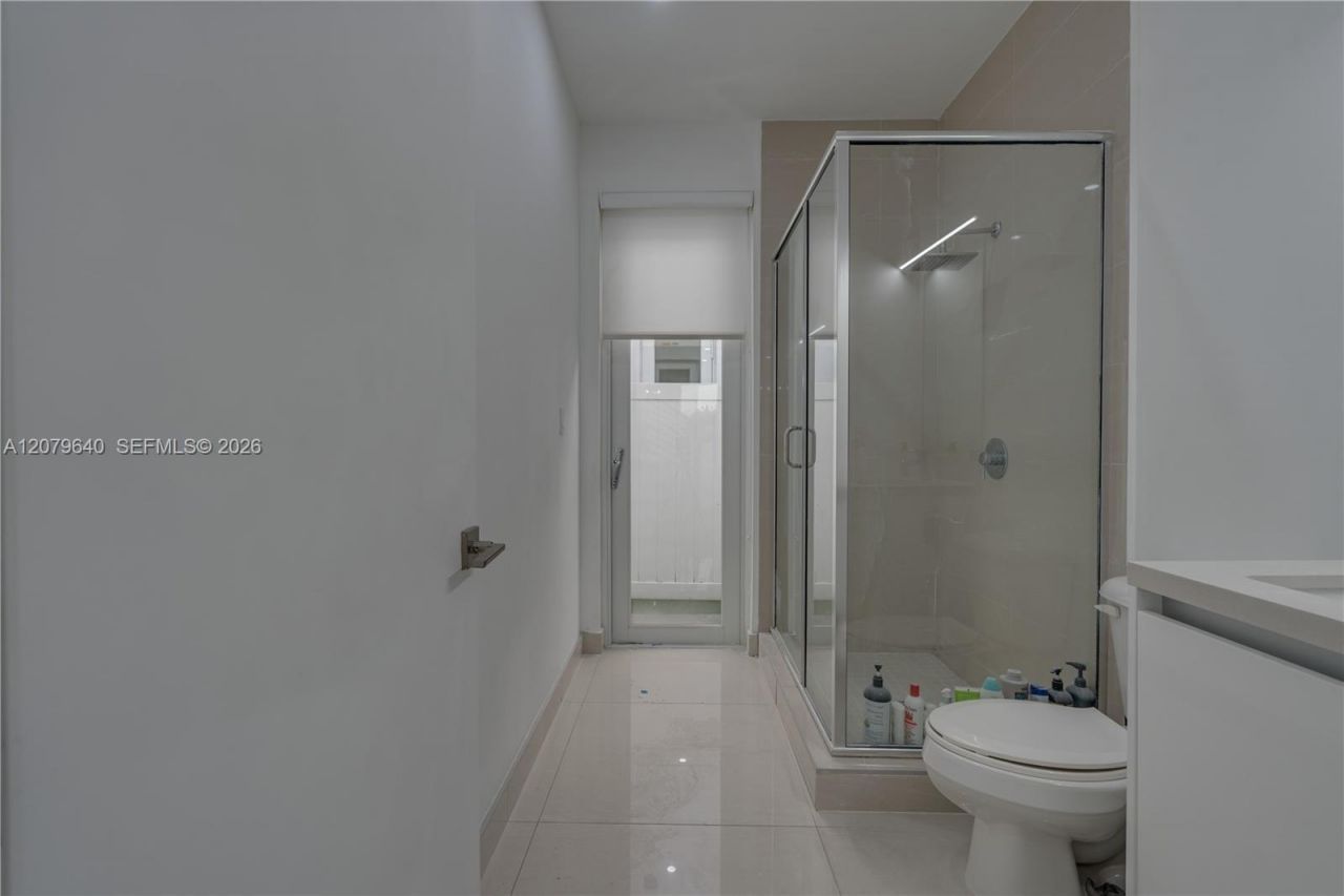 9870 NW 74th Ter, Doral, FL 33178 Photo
