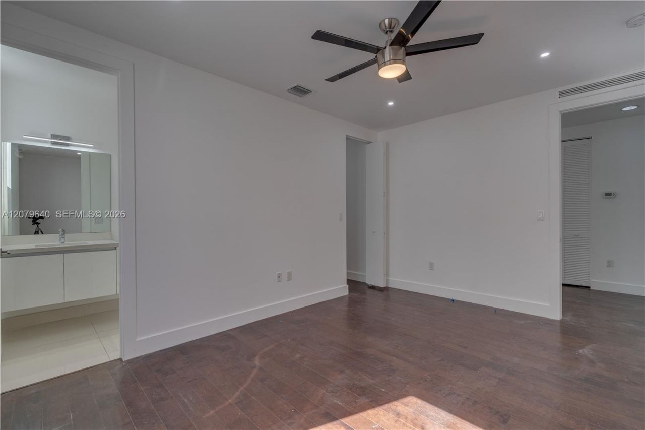 9870 NW 74th Ter, Doral, FL 33178 Photo