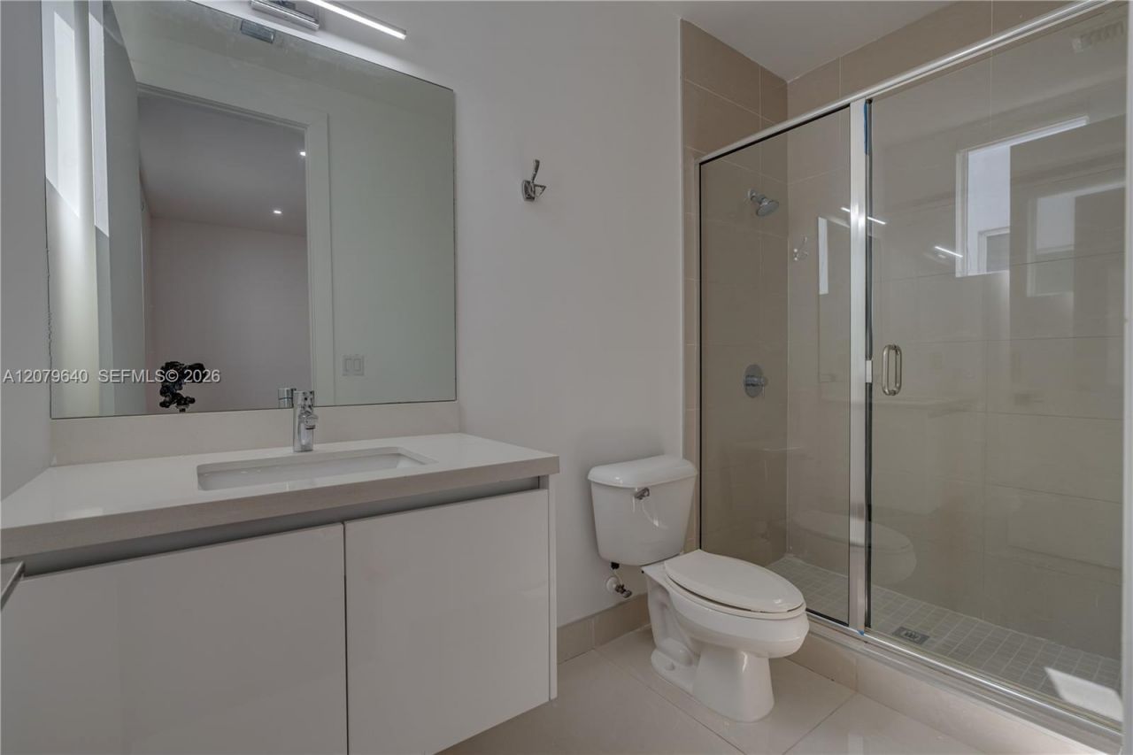 9870 NW 74th Ter, Doral, FL 33178 Photo