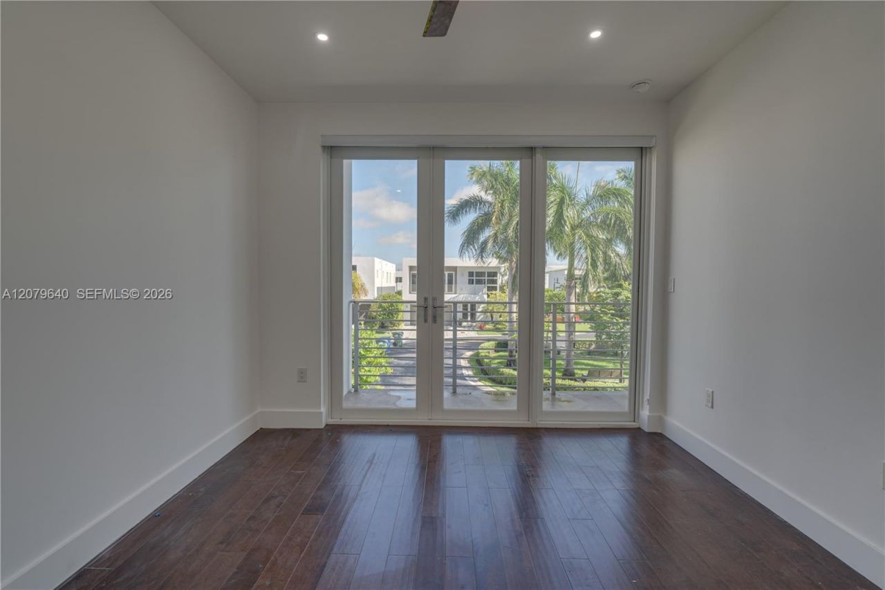 9870 NW 74th Ter, Doral, FL 33178 Photo