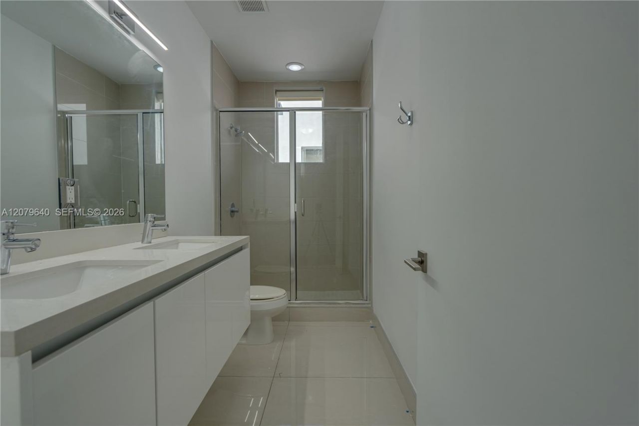 9870 NW 74th Ter, Doral, FL 33178 Photo