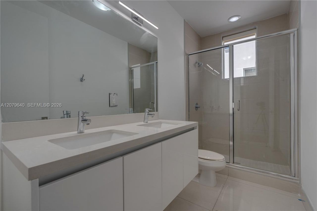 9870 NW 74th Ter, Doral, FL 33178 Photo
