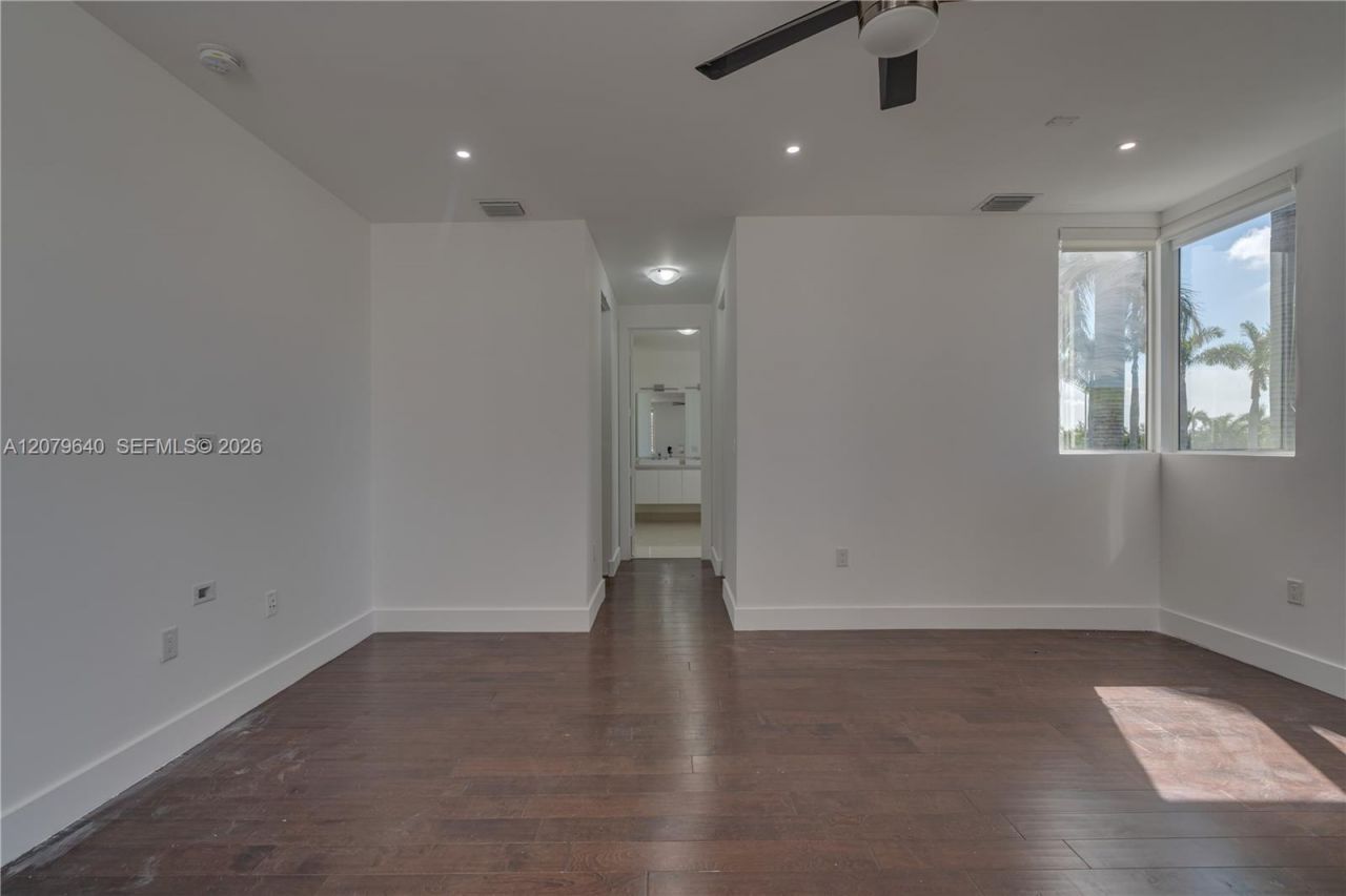 9870 NW 74th Ter, Doral, FL 33178 Photo