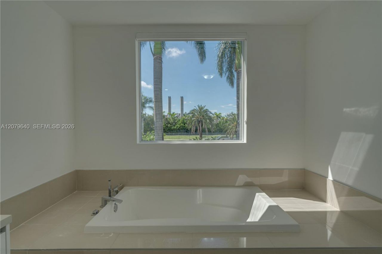 9870 NW 74th Ter, Doral, FL 33178 Photo