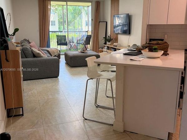 8225 Lake Dr , Unit 205, Doral, FL 33166