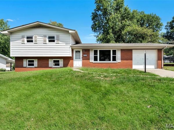 37 Briarwood Drive , Belleville, IL 62223