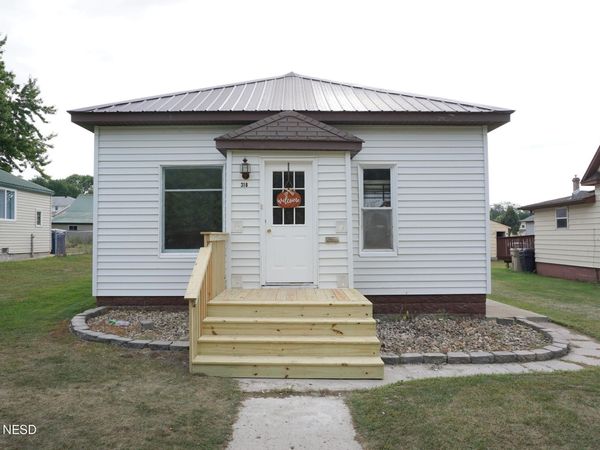 318 2ND STREET SE, Watertown, SD 57201
