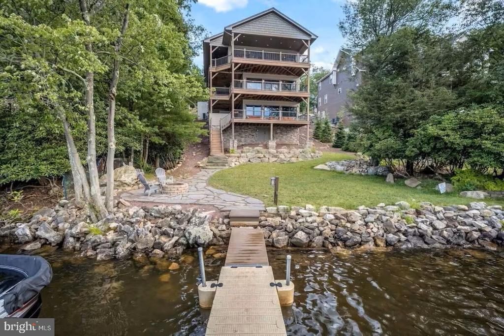 186 S LAKE DRIVE , LAKE HARMONY, PA 18624