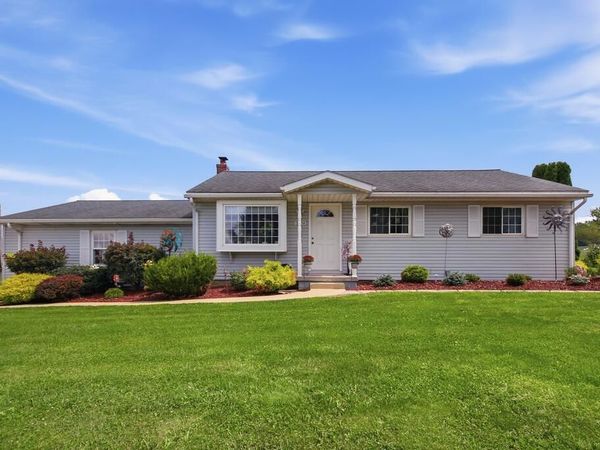 4274 S Carr Road, Apple Creek, OH 44606