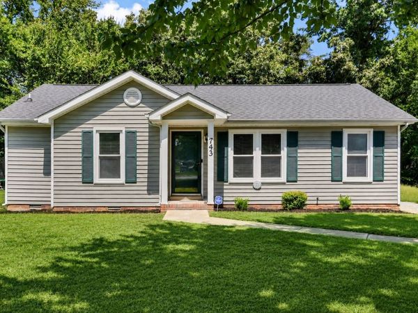 743 Spees Dr , Clarksville, TN 37042