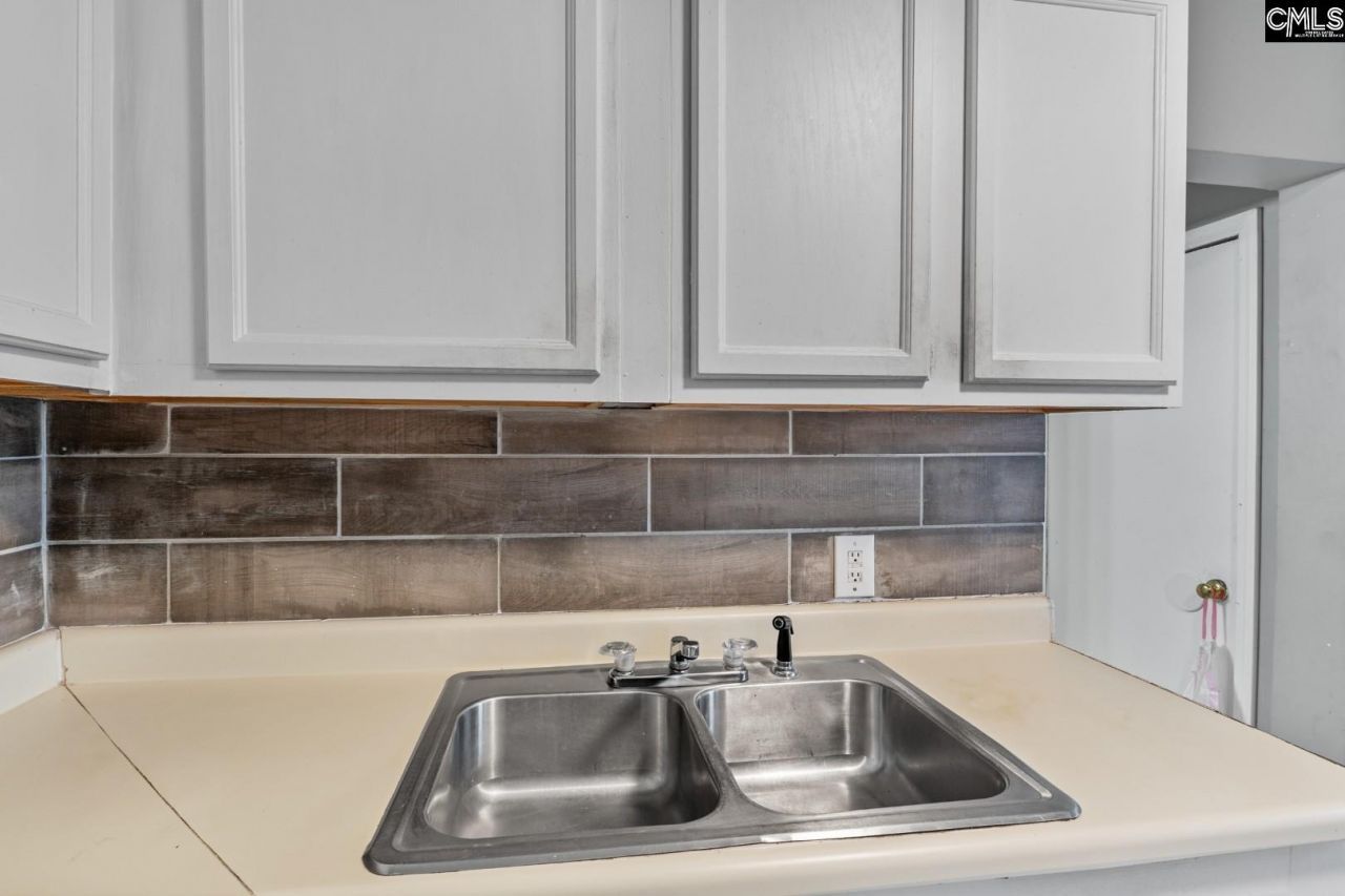 1120 Tree Street  Photo 10
