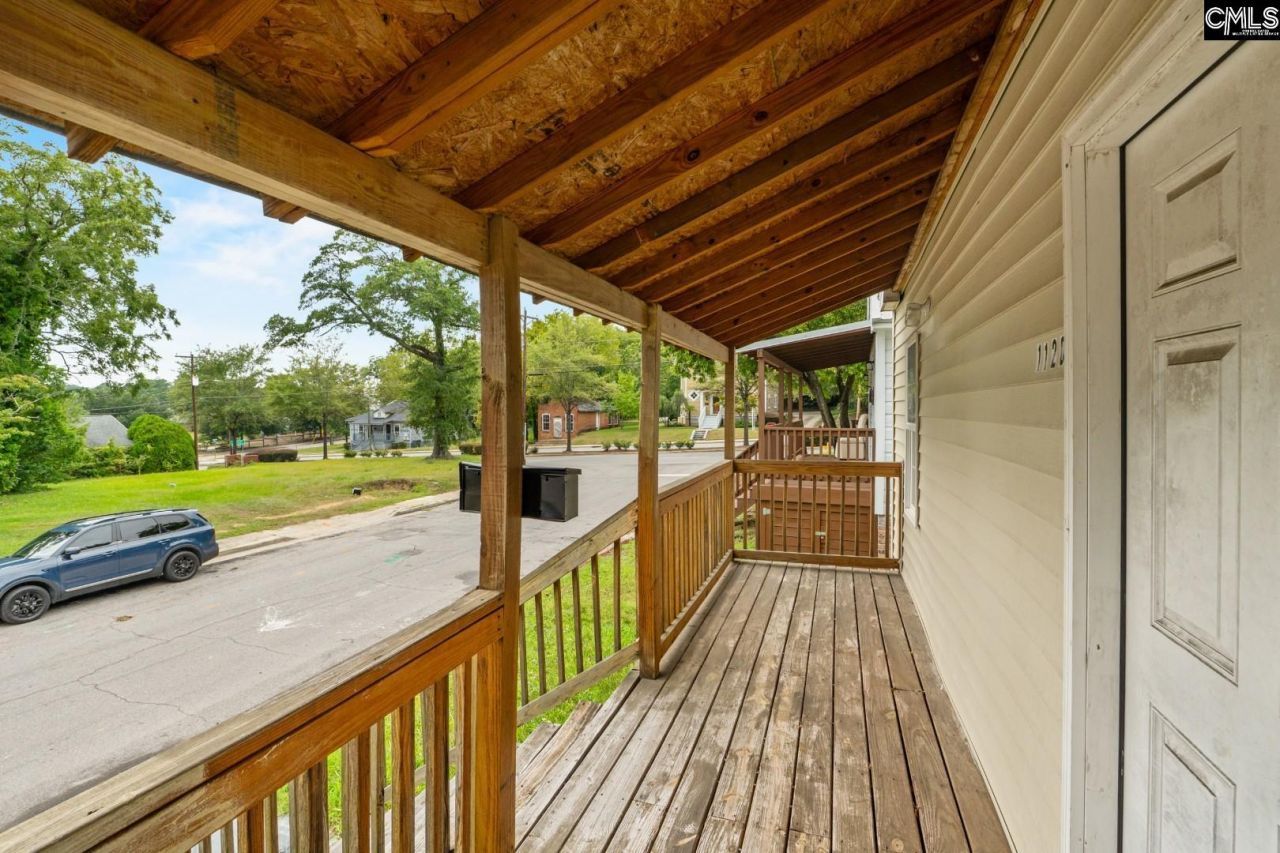 1120 Tree Street  Photo 4