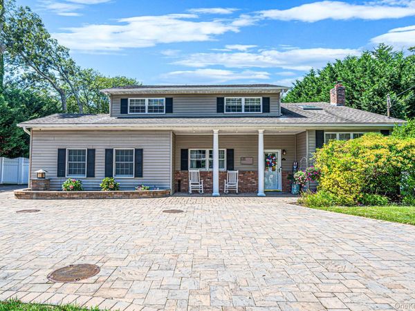 136 Vanderbilt Boulevard , Oakdale, NY 11769