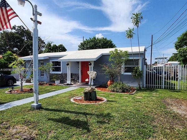 6847 SW 13th St , Miami, FL 33144
