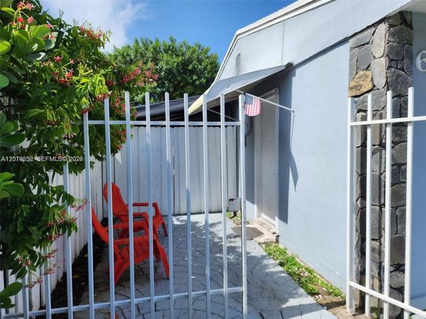 6847 SW 13th St , Miami, FL 33144