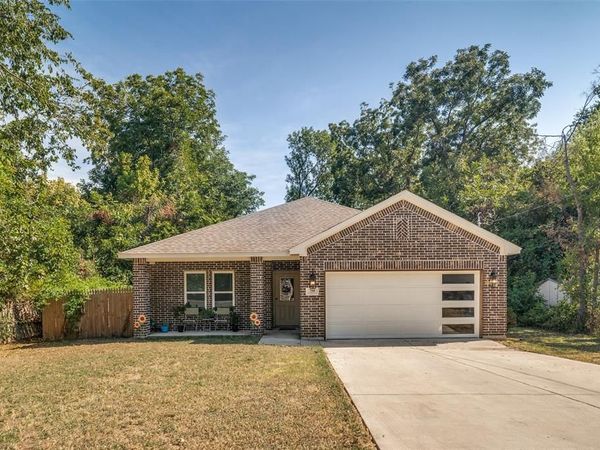 700 E Hickory Street , Kaufman, TX 75142