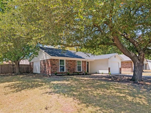 201 Mapleridge Drive , Rockwall, TX 75032