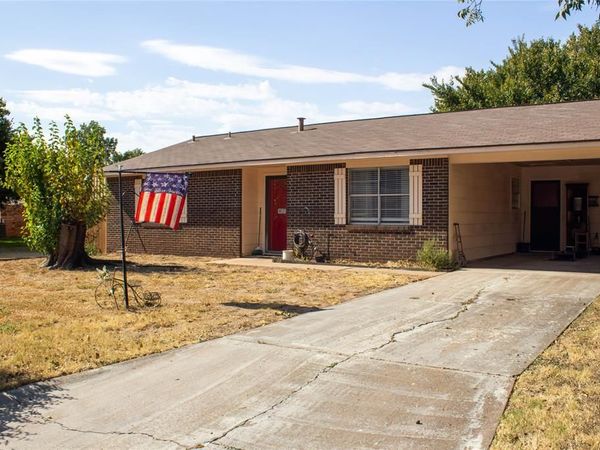 1409 Avenue D, Graham, TX 76450