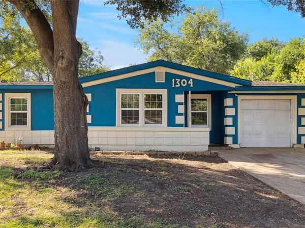 1304 E Lovers Lane, Arlington, TX 76010