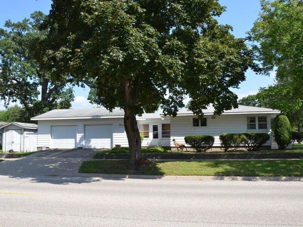414 S 8th Street , La Crescent, MN 55947