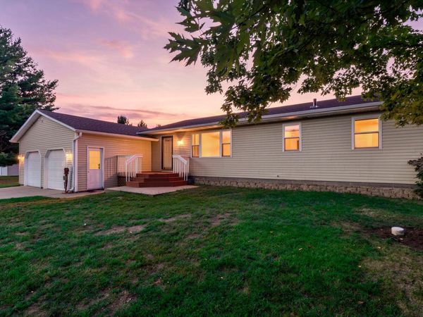 25000 Narcissus Street NW, Isanti, MN 55040