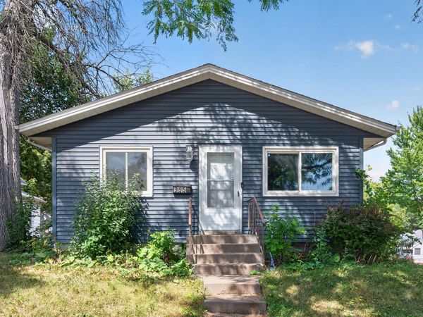 995 Rose Avenue E, Saint Paul, MN 55106