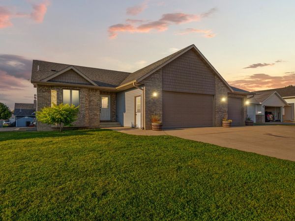1390 18th Street SE, Owatonna, MN 55060