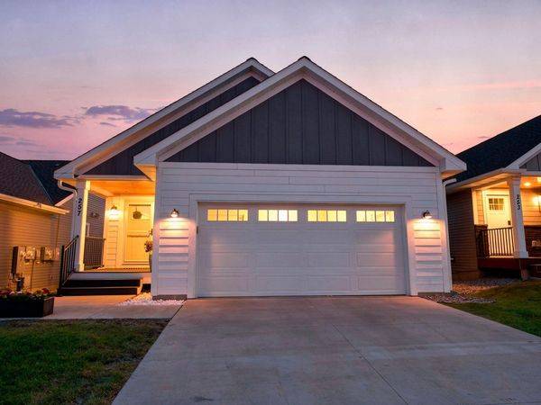 257 Mccarrons Place W, Roseville, MN 55113