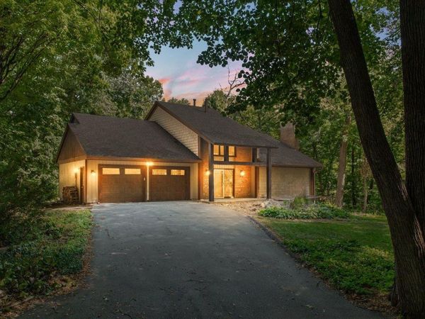 606 Carver Beach Road, Chanhassen, MN 55317