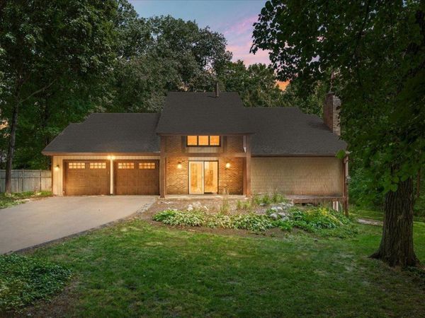 606 Carver Beach Road , Chanhassen, MN 55317