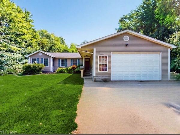 1083 Dock Road, Madison, OH 44057