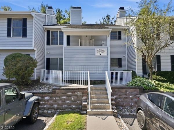 410 Ferncrest Ct, Readington, NJ 08887