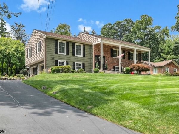 5 Van Allen Pl, Pequannock, NJ 07444