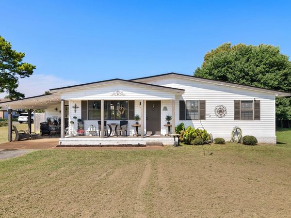 304 Gusmus Ave, Muscle Shoals, AL 35661