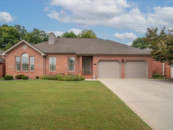 244 Woodcrest Dr, Florence, AL 35630